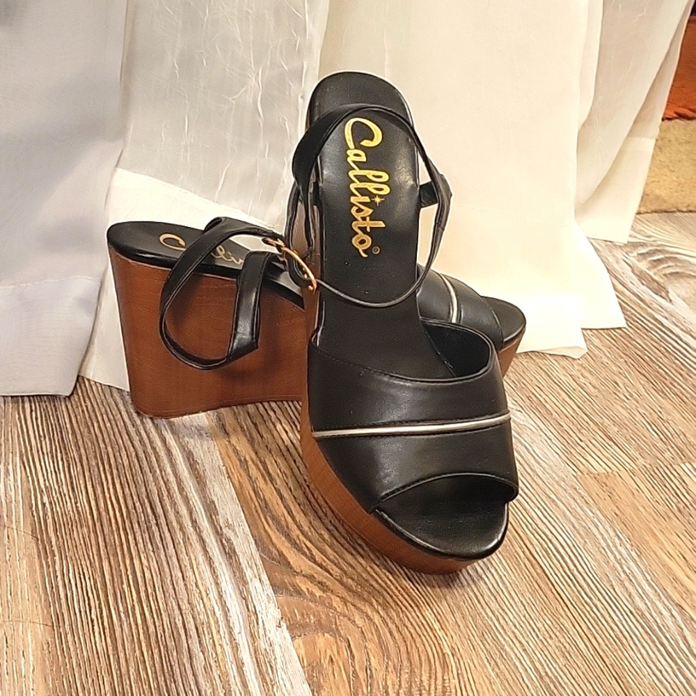Black single strap wedges, wood tone wedge.
